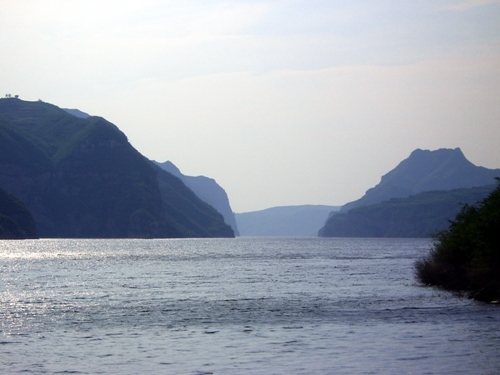 ����Դ���S�����{