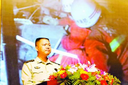 ���� ��¡ ����ϲ��(��i)��ʮ�����񾯲� ����Ȟ�(z��i) �儂��