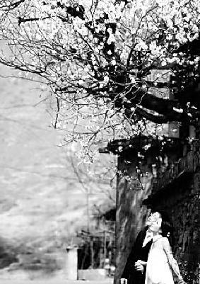 ���]����