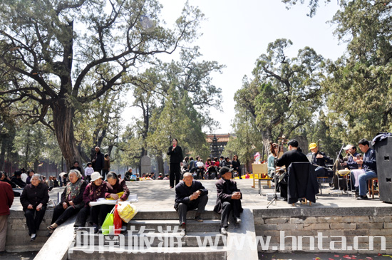 ��ɽ �����R��