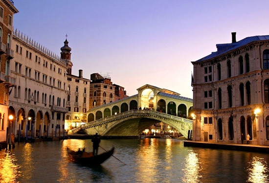 ĩ������ 2012���ξ��c(di��n)���]