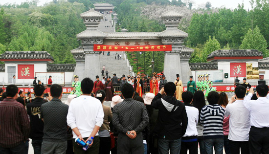 â�Xɽ--��һ���ڴ�Խ�h���w�(y��n)�h�Ļ�