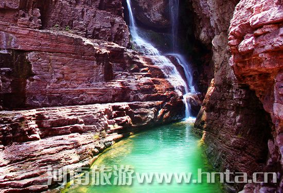 新鄉(xiāng)關(guān)山紅石峽