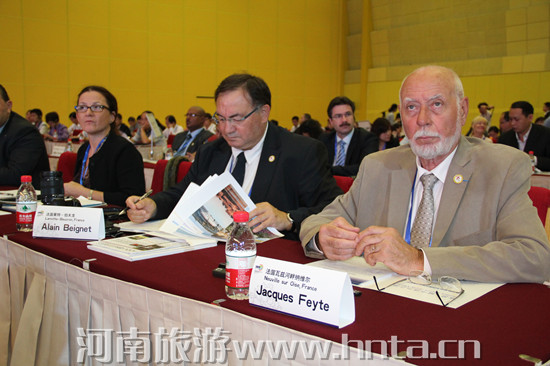 ���e�������LՓ��