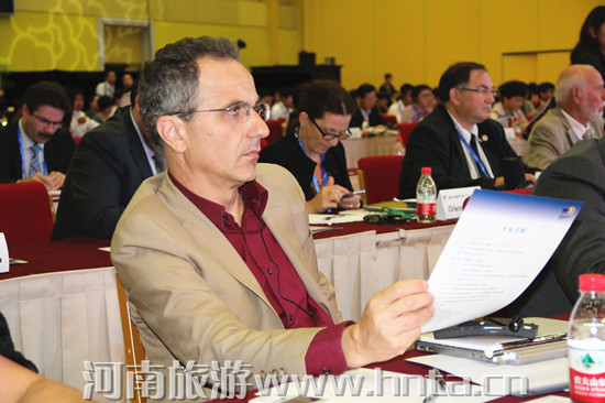 ���e�������LՓ��