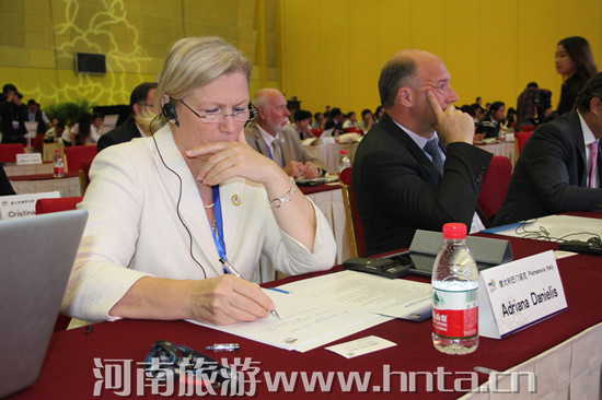 ���e�������LՓ��