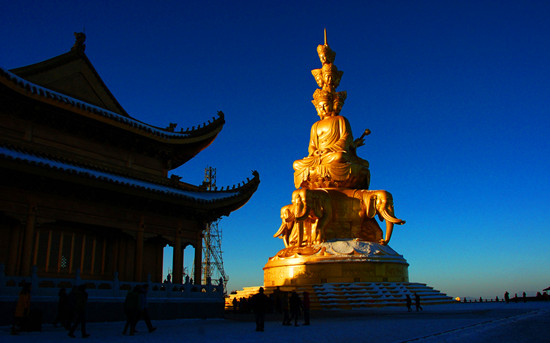 上峨眉 拜大佛 玩冰雪 過(guò)大年