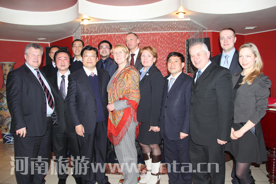 ���V�Ǹ�ʡ�Lһ���c���_˹ʥ�˵ñ�����I(y��)��(li��n)����ϯ������&bull;���п��xҮ������ʥ�˵ñ����A���A�S(li��n)�ϕ���ϯ�־���Ⱥ�Ӱ