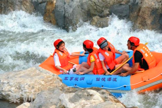 ��ɏɽ����̫�����һ�K̎Ů������ɏɽ�{��Ư������̫����ˮ��һƯ�����߽M���˽�������e�^�ı�����ˮ�ٵ�����ɏɽ��ƽ���ض�20��������������������o����Ϫ����ɽ�g�g����Ȫˮ�ڍ{�ȵ������ٲ��������w������������