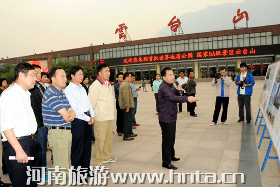 �W(xu��)��(x��)�ИI(y��)���M(j��n)��(chu��ng)һ�� �`��Ⱥ��·����(zh��ng)���h