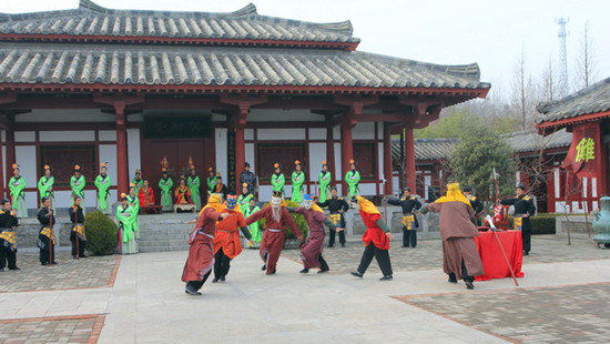 â�Xɽ�����Ƴ������x�����������龰��