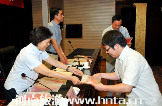 �Ҿ��e�k2014���°����κ�ͬ��Ӗ(x��n)��