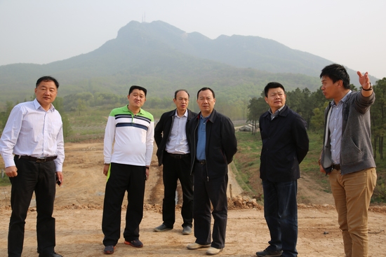 �ܾ��L(zh��ng)�{(di��o)�И�(l��)ɽ���^(q��)