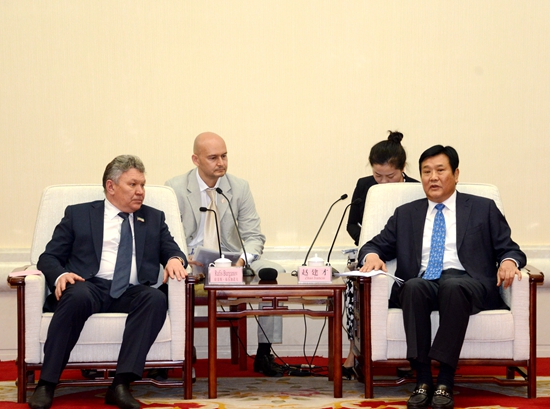 �w���Ÿ�ʡ�L(zh��ng)��(hu��)Ҋ(ji��n)��ϯ���L(zh��ng)Փ���ļ��e