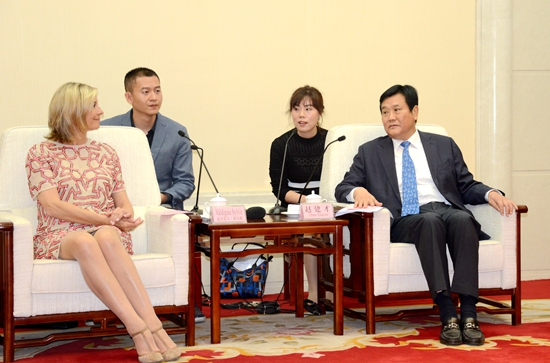 �w���Ÿ�ʡ�L(zh��ng)��(hu��)Ҋ(ji��n)��ϯ���L(zh��ng)Փ���ļ��e