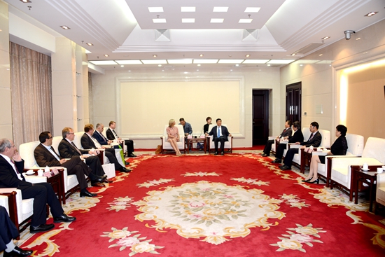 �w���Ÿ�ʡ�L(zh��ng)��(hu��)Ҋ(ji��n)��ϯ���L(zh��ng)Փ���ļ��e