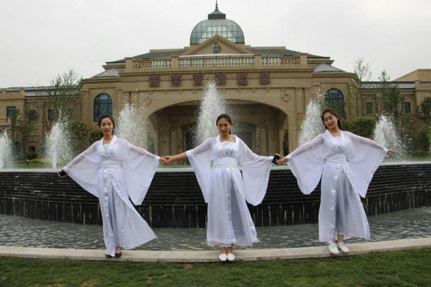 ����&ldquo;���^&rdquo;���옷�ս����� ��&ldquo;С��Ů&rdquo;ǰ����^