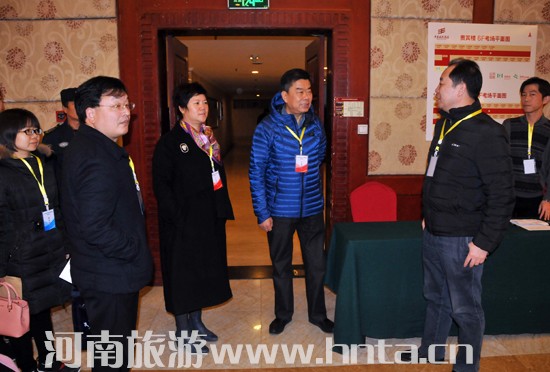 省旅游局巡視員張鳳有到全國(guó)導(dǎo)游資格考試(鄭州考區(qū))現(xiàn)場(chǎng)考試考點(diǎn)巡考