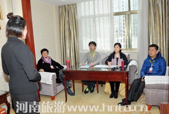 省旅游局巡視員張鳳有到全國(guó)導(dǎo)游資格考試(鄭州考區(qū))現(xiàn)場(chǎng)考試考點(diǎn)巡考