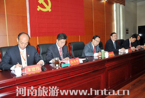 �Ҿ�ֱ�ٙC(j��)�P(gu��n)�hί�A�M��ɓQ��