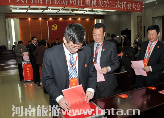 �Ҿ�ֱ�ٙC(j��)�P(gu��n)�hί�A�M��ɓQ��