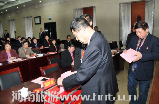 �Ҿ�ֱ�ٙC�P�hί�A�M��ɓQ��