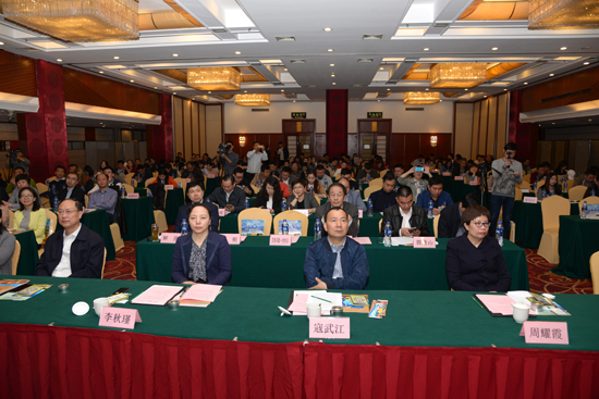 “新疆縮影·甜蜜哈密”文化旅游推介會(huì)在鄭州舉行